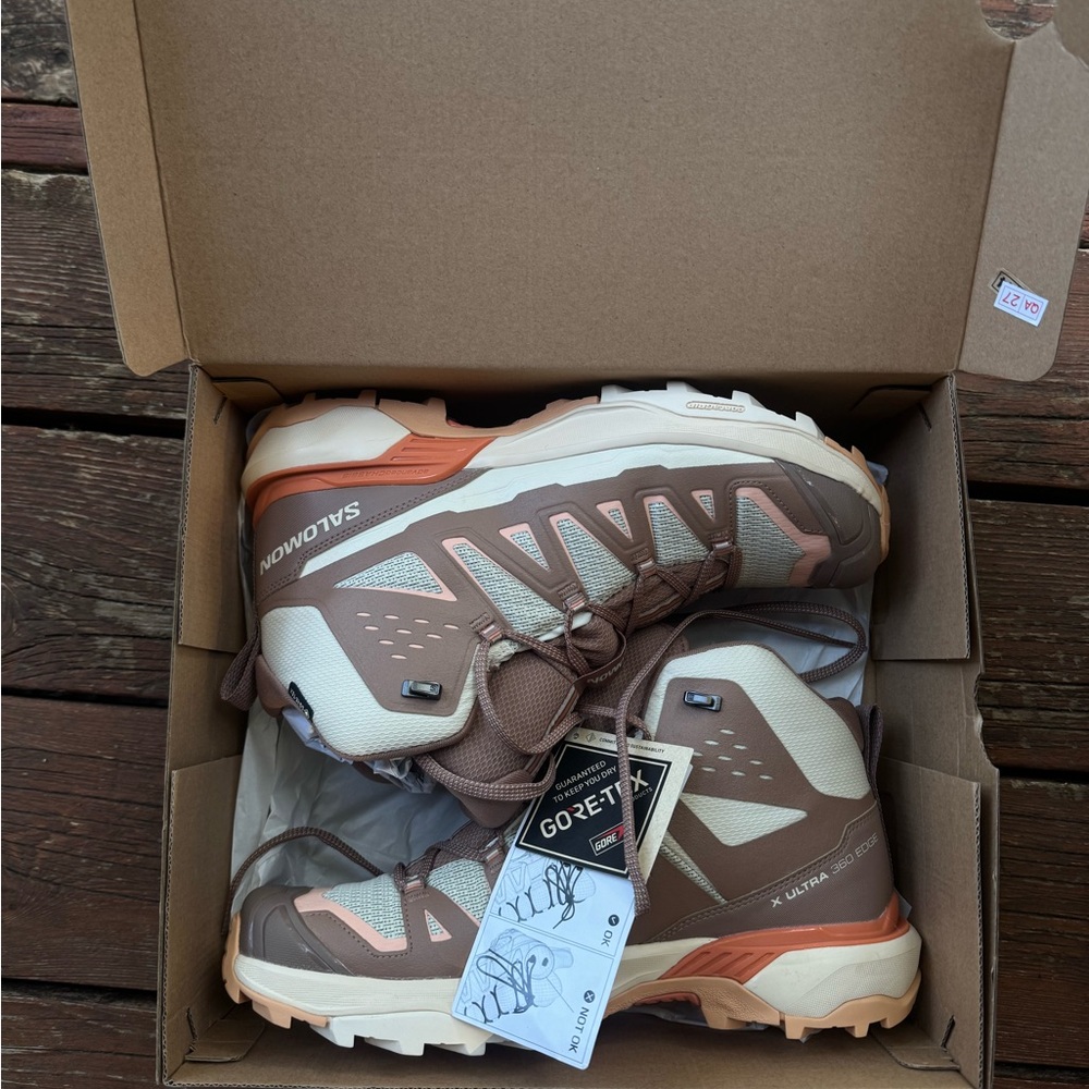 NWT Brown/Tan Salomon X Ultra 360 Edge Mid Gore-tex hiking boots women’s size 10